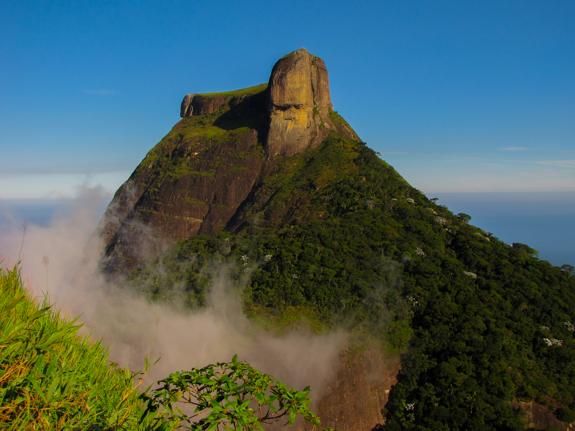 Imagem da paisagem da Pedra da Gávea