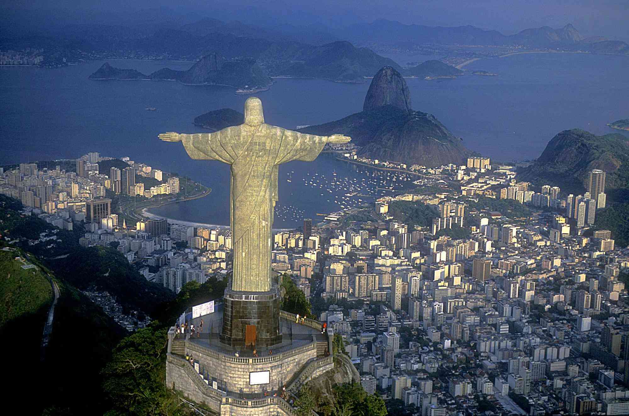 .Imagem da paisagem com o monumento do Cristo Redentor no Rio de Janeiro